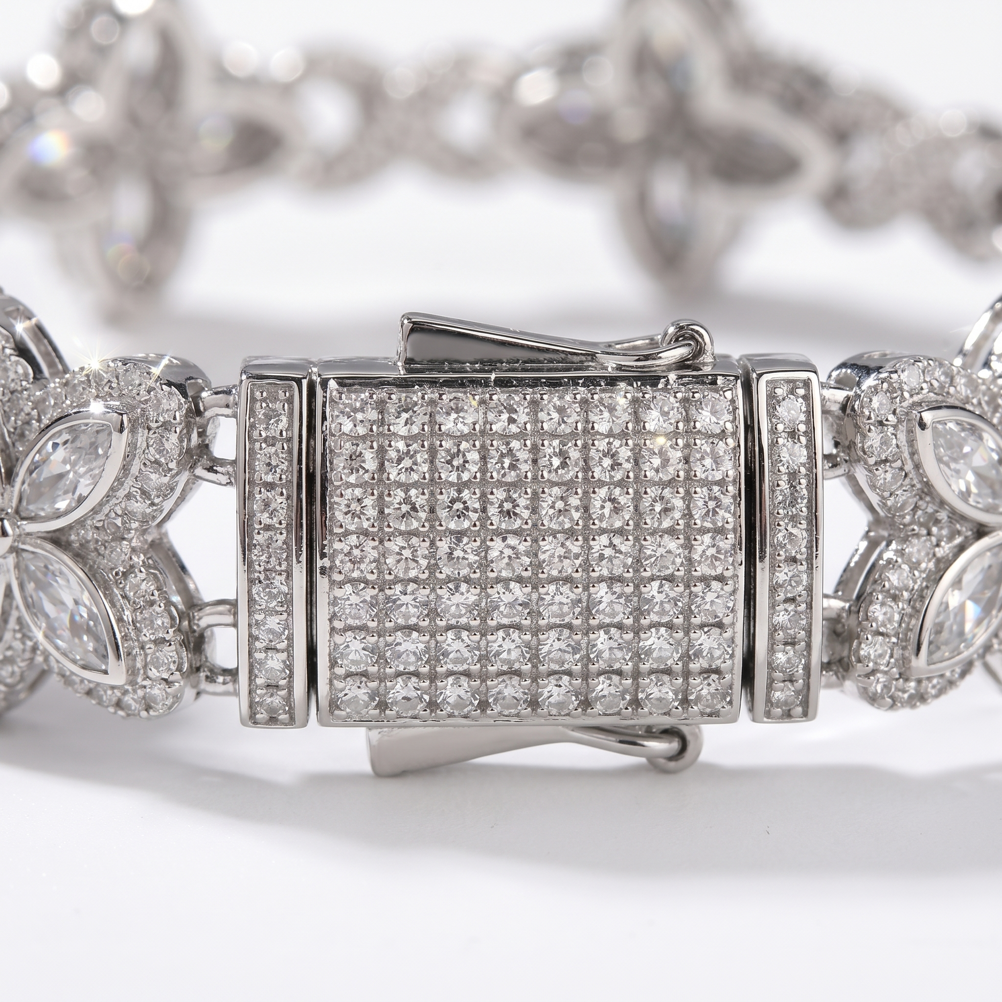 Flower Bracel Silver white